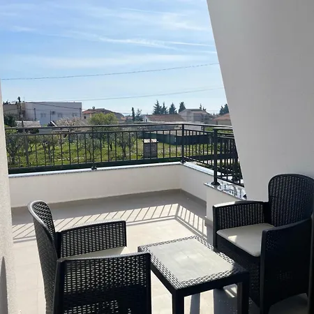 Luxury Lana Apartments Bar Exterior photo